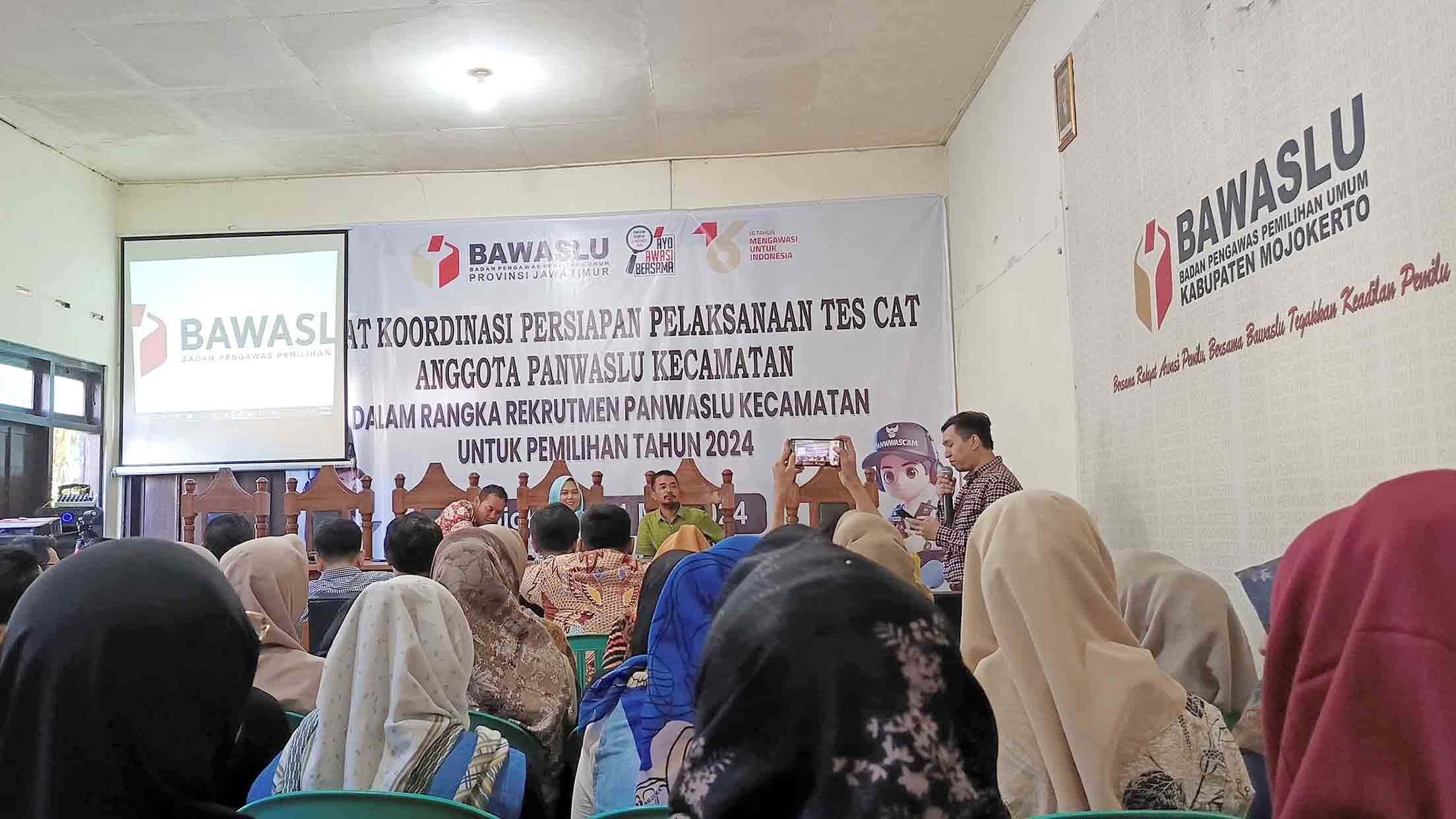 Koordinasi 38 Kabupaten/kota sejawa timur terkait persiapan tes CAT pada perekrutan panwaslu kecamatan bagi pendaftar baru dalam pemilihan tahun 2024