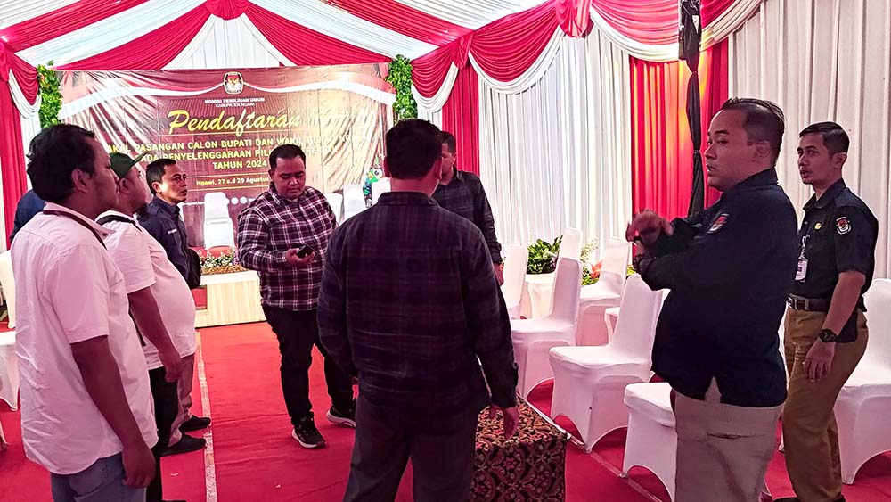 HARI PERTAMA PENGAWASAN PENCALONAN BUPATI DAN WAKIL BUPATI