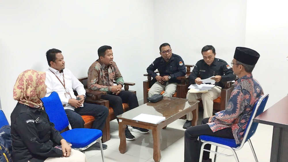 Bawaslu Kab Ngawi Lakukan Pengawasan Langsung Terhadap keabsahan Ijazah Calon Bupati dan Wakil Bupati