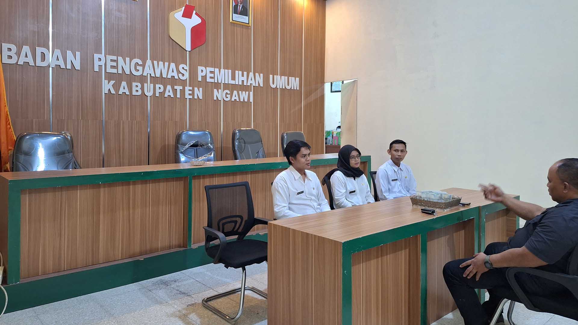 CPNS Bawaslu Ngawi Dibekali Etika Komunikasi dan Sikap Proporsional