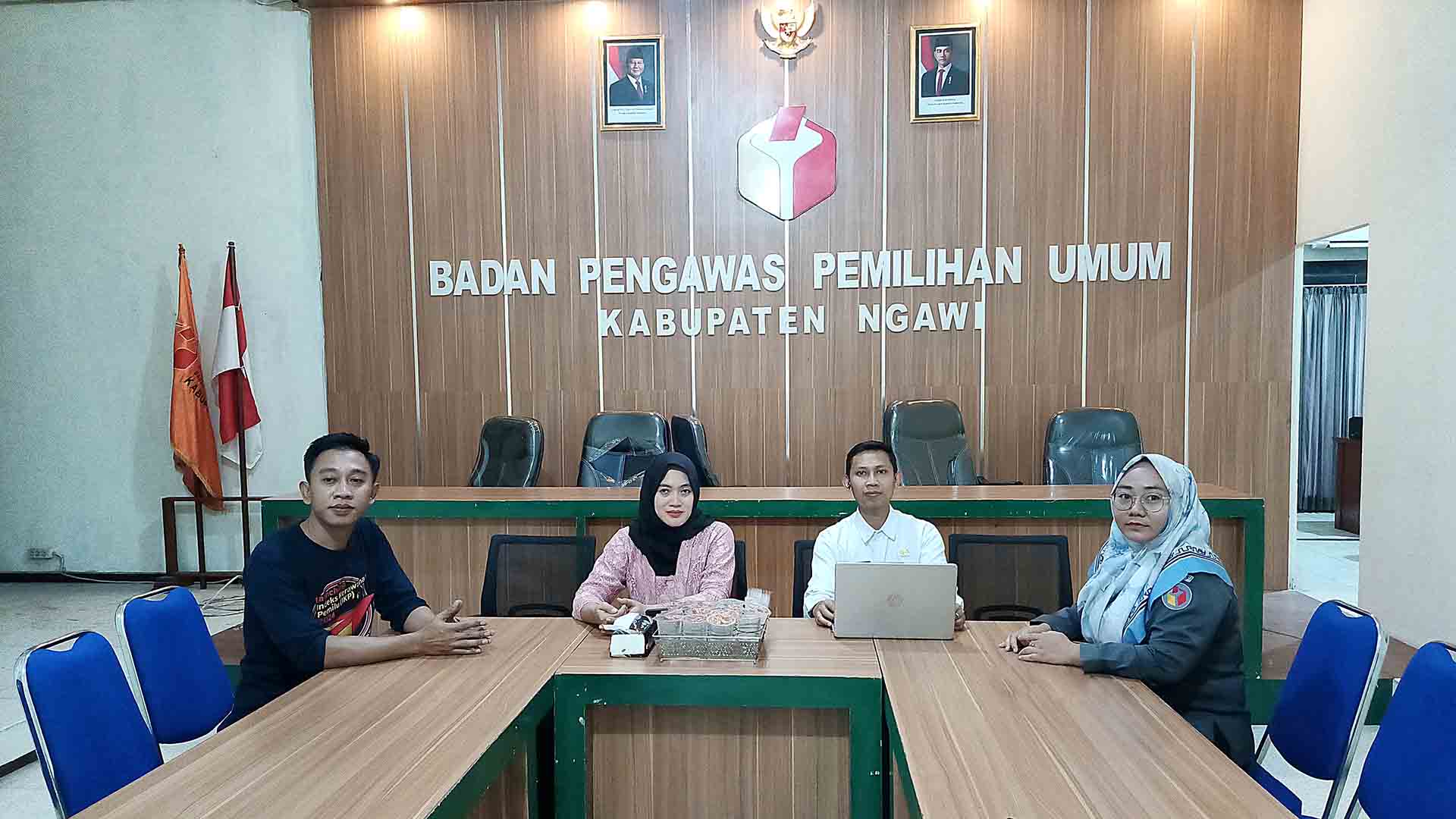 Humas Datin Bersuara, Demokrasi Bercerita: Serunya Cangkrukan Kedua Bawaslu Jatim