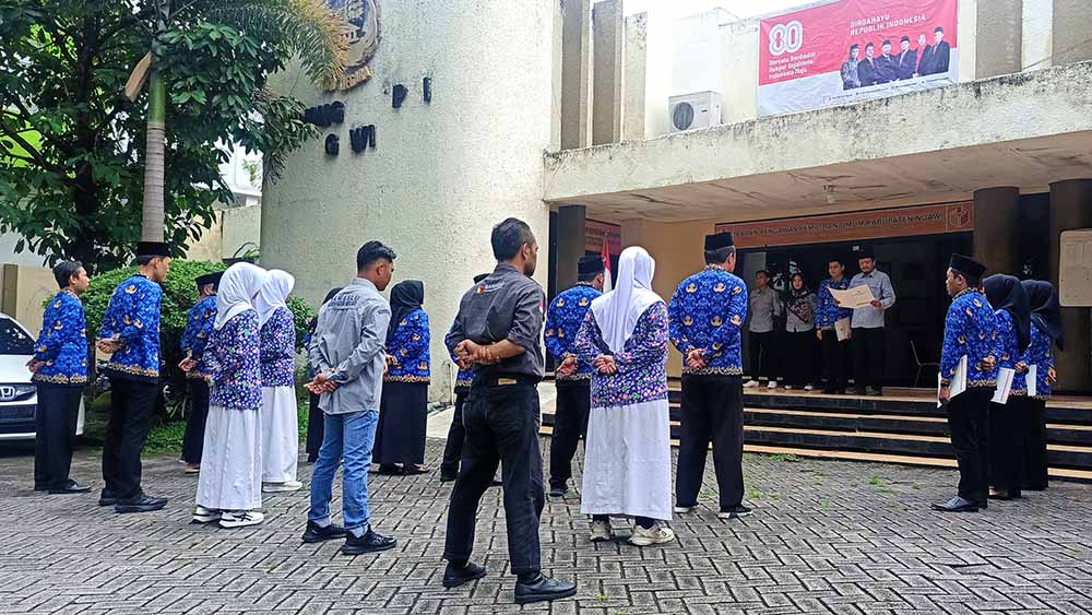 Bawaslu Kabupaten Ngawi Gelar Upacara Peringatan Sumpah Pemuda: Kobarkan Semangat Pengawasan dan Literasi Demokrasi