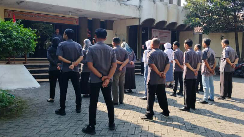 Bawaslu Kabupaten Ngawi Gelar Apel Pagi, Saroni Tekankan Integritas dan Semangat Kebersamaan