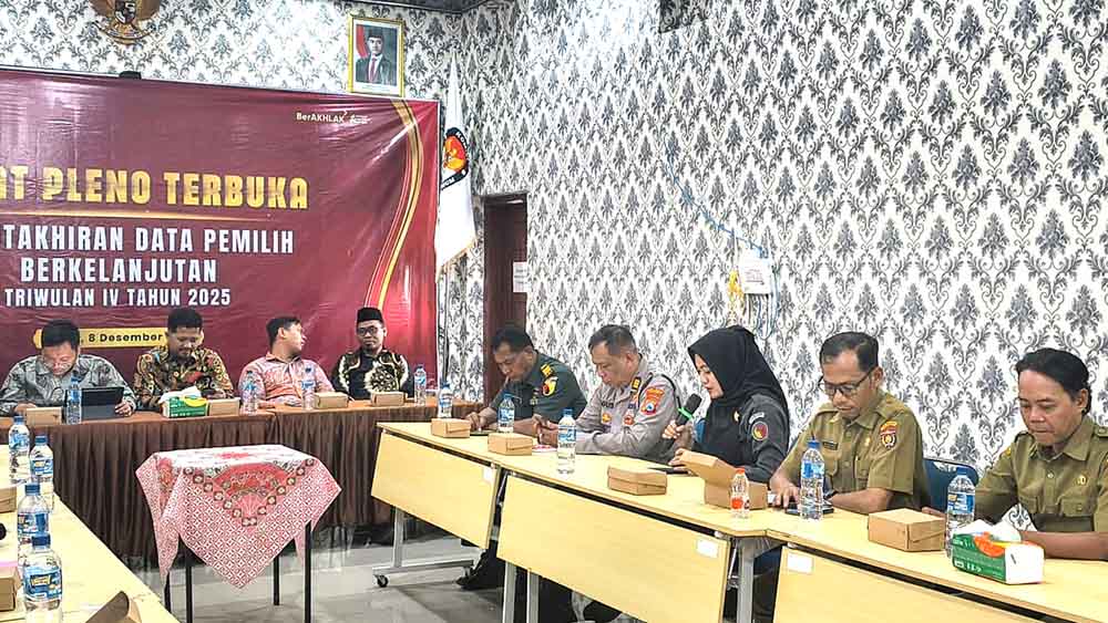 Bawaslu Ngawi Awasi Rapat Pleno Pemutakhiran Data Pemilih Berkelanjutan Triwulan IV Tahun 2025 