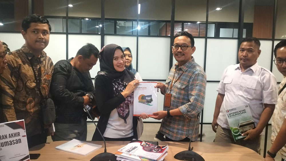 Bawaslu Kabupaten Ngawi Serahkan Laporan Akhir Kehumasan Tahun 2025