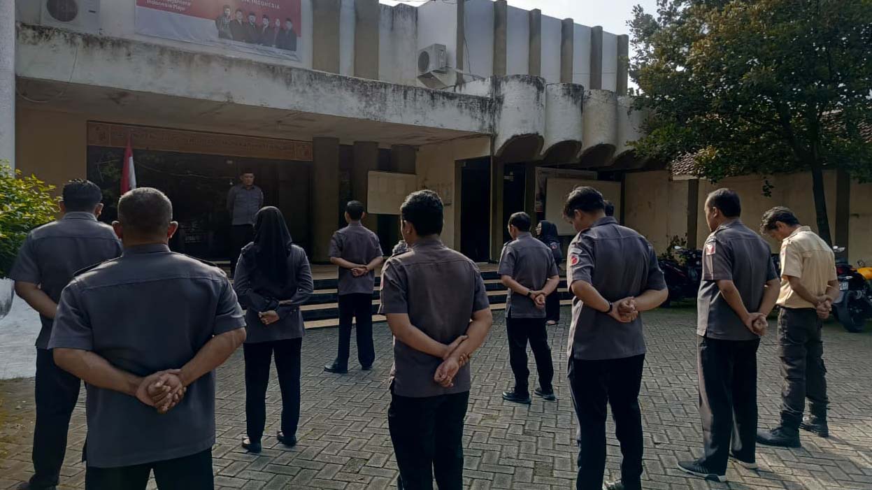 Optimalkan Kinerja Pengawasan, Bawaslu Ngawi Gelar Apel Pagi: Yusron Habibi Tekankan Efektivitas Jam Kerja