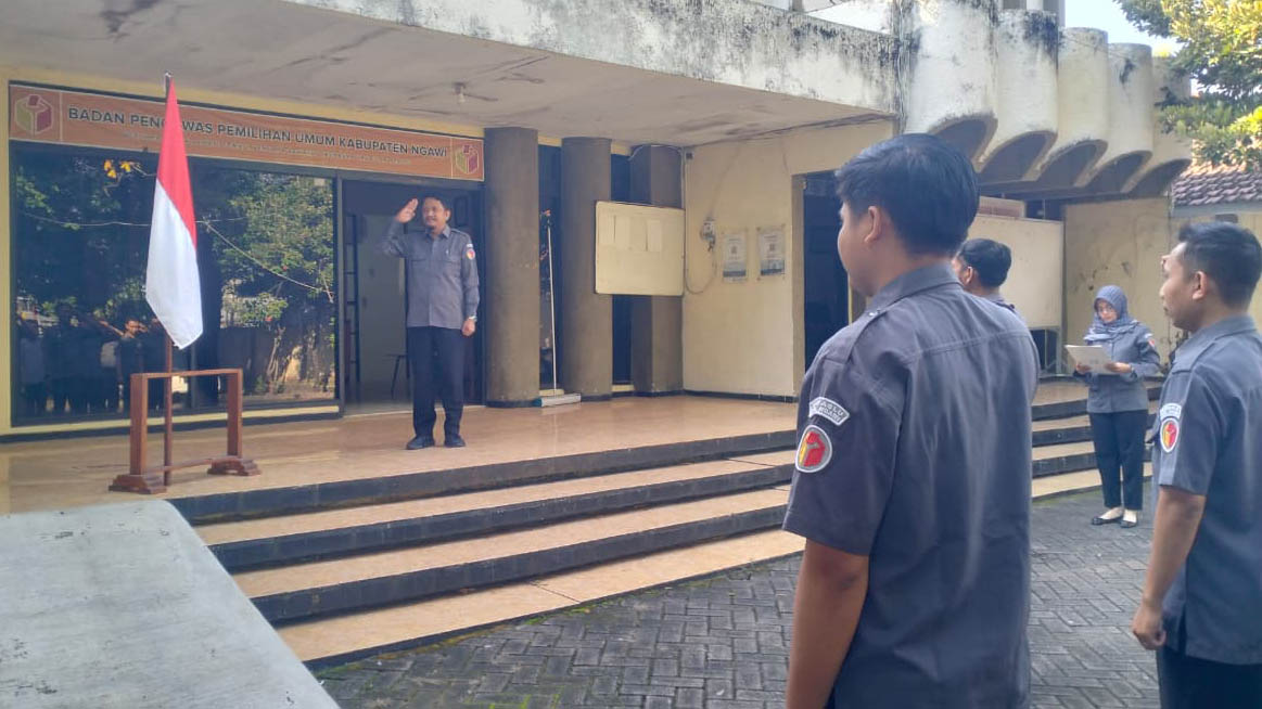 Bawaslu Kabupaten Ngawi Gelar Apel Senin Pagi, Ketua Tekankan Optimalisasi Kinerja di Pekan Efektif Dua Hari
