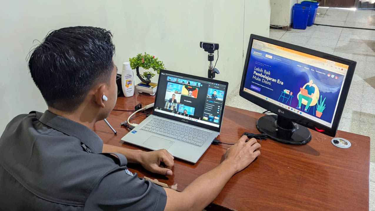 Bawaslu Kabupaten Ngawi Ikuti Sesi 1 “Bawaslu Mengajar” tentang Keterbukaan Informasi Publik