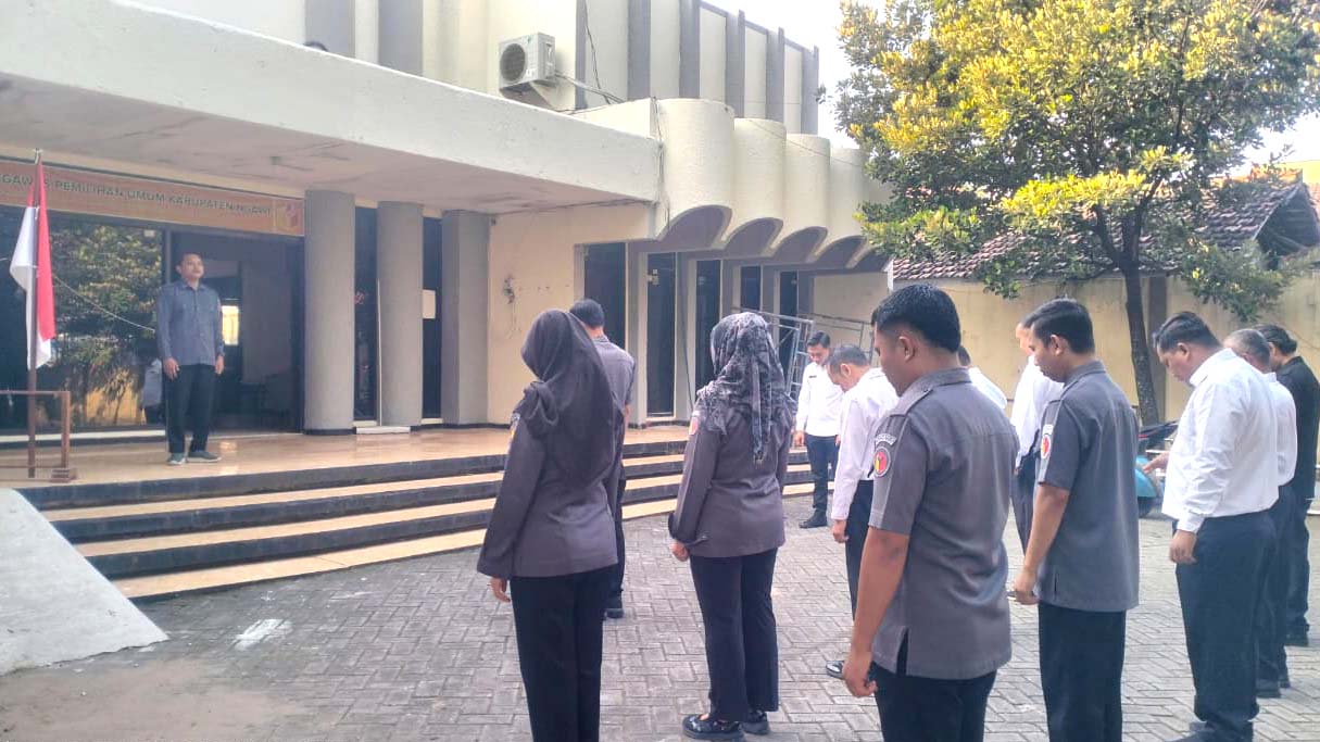 BAWASLU KABUPATEN NGAWI GELAR APEL RUTIN, TEKANKAN KEDISIPLINAN DALAM MENGIKUTI ORIENTASI PPPK TAHUN 2026