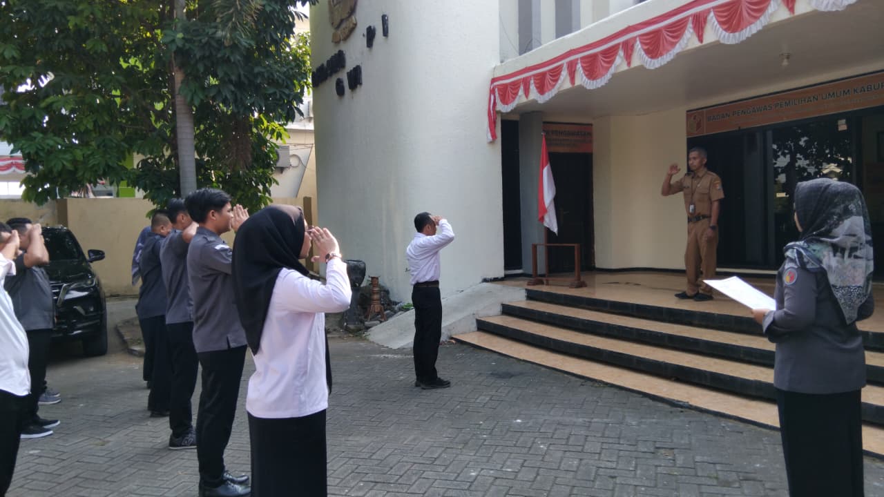 Apel Pagi Bawaslu Kabupaten Ngawi: Perkuat Kekompakan dan Teguhkan Komitmen ASN