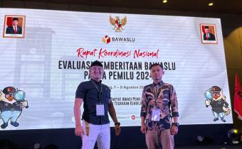 ANGGOTA BAWASLU NGAWI HADIRI RAKORNAS PEMBERITAAN