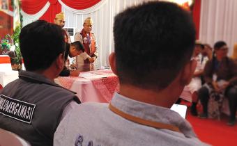 BAWASLU NGAWI AWASI JALANYA PENDAFTARAN PASANGAN CALON BUPATI DAN WAKIL BUPATI PADA PEMILIHAN 2024