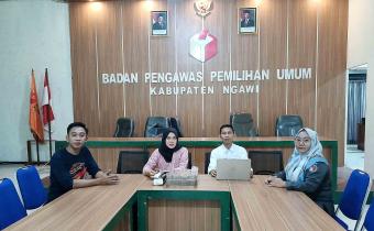 Humas Datin Bersuara, Demokrasi Bercerita: Serunya Cangkrukan Kedua Bawaslu Jatim