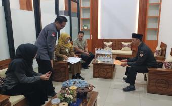 Bangun Kesadaran Politik Pelajar, Bawaslu Ngawi Koordinasi dengan Cabang Dinas Pendidikan