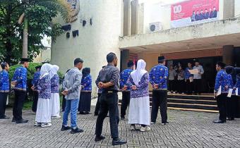 Bawaslu Kabupaten Ngawi Gelar Upacara Peringatan Sumpah Pemuda: Kobarkan Semangat Pengawasan dan Literasi Demokrasi