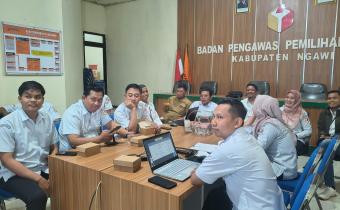 Bawaslu Kabupaten Ngawi Adakan Rapat Internal, Evaluasi Pengawasan Uji Petik PDPB 2026