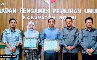 piagam penghargaan kampus